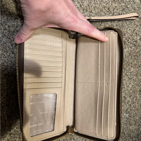 Michael Kors Signature Brown Zip Wallet - Picture 3 of 4